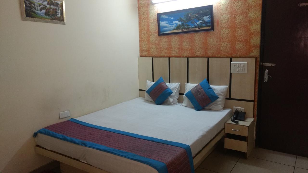Hotel Sun Village Near New Delhi Railway Station ภายนอก รูปภาพ