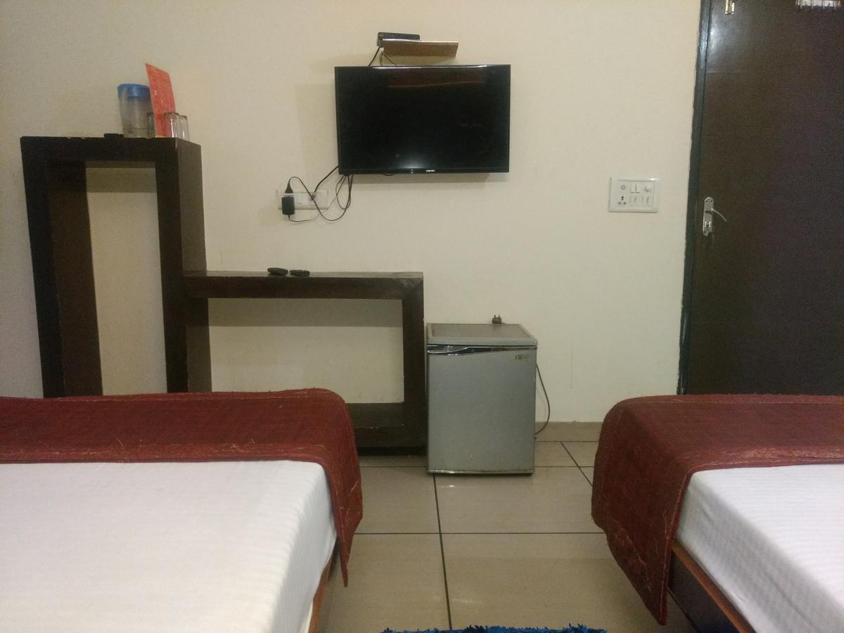 Hotel Sun Village Near New Delhi Railway Station ภายนอก รูปภาพ