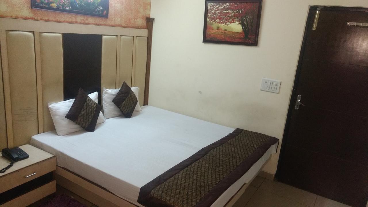 Hotel Sun Village Near New Delhi Railway Station ภายนอก รูปภาพ