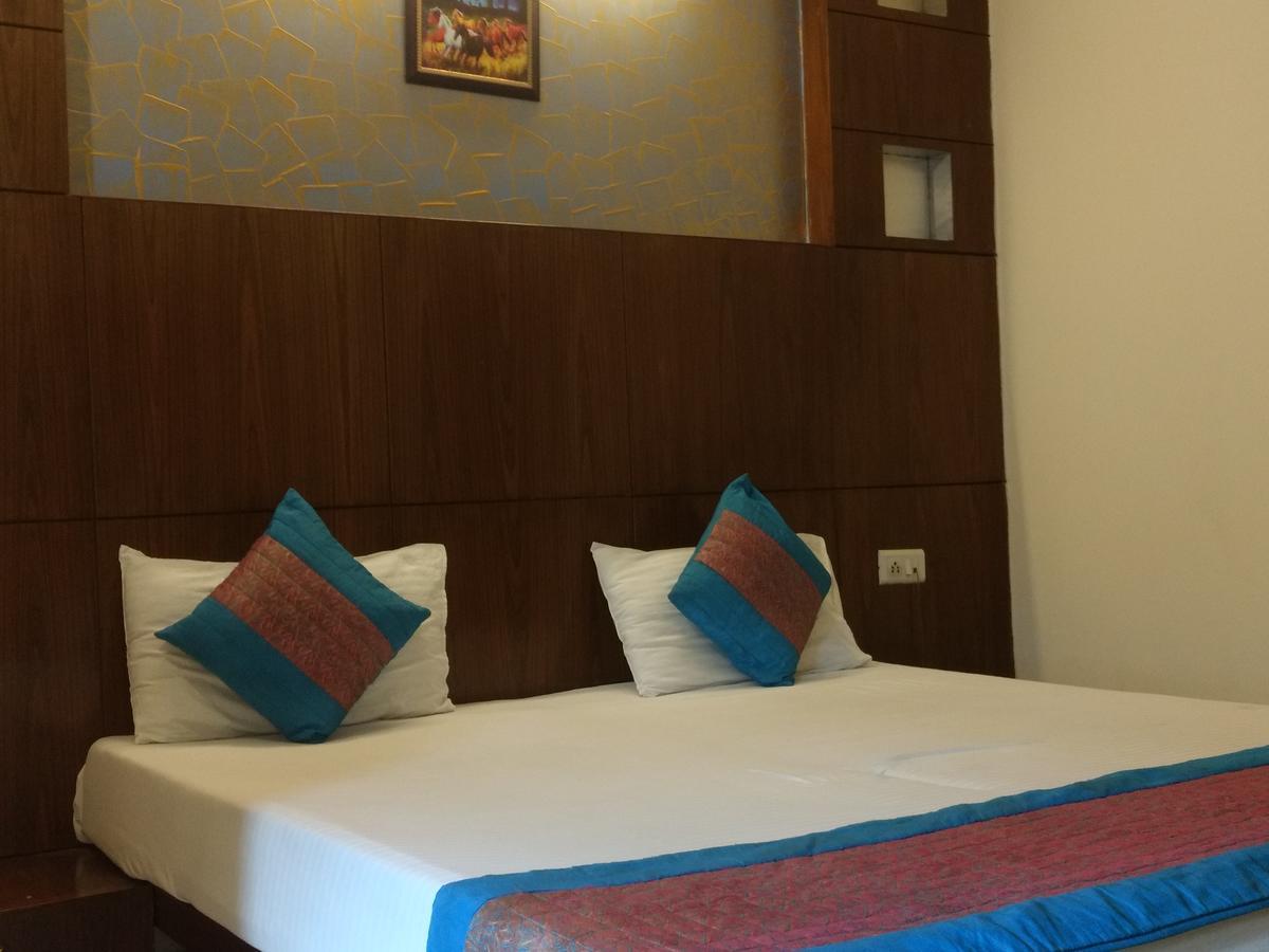 Hotel Sun Village Near New Delhi Railway Station ภายนอก รูปภาพ