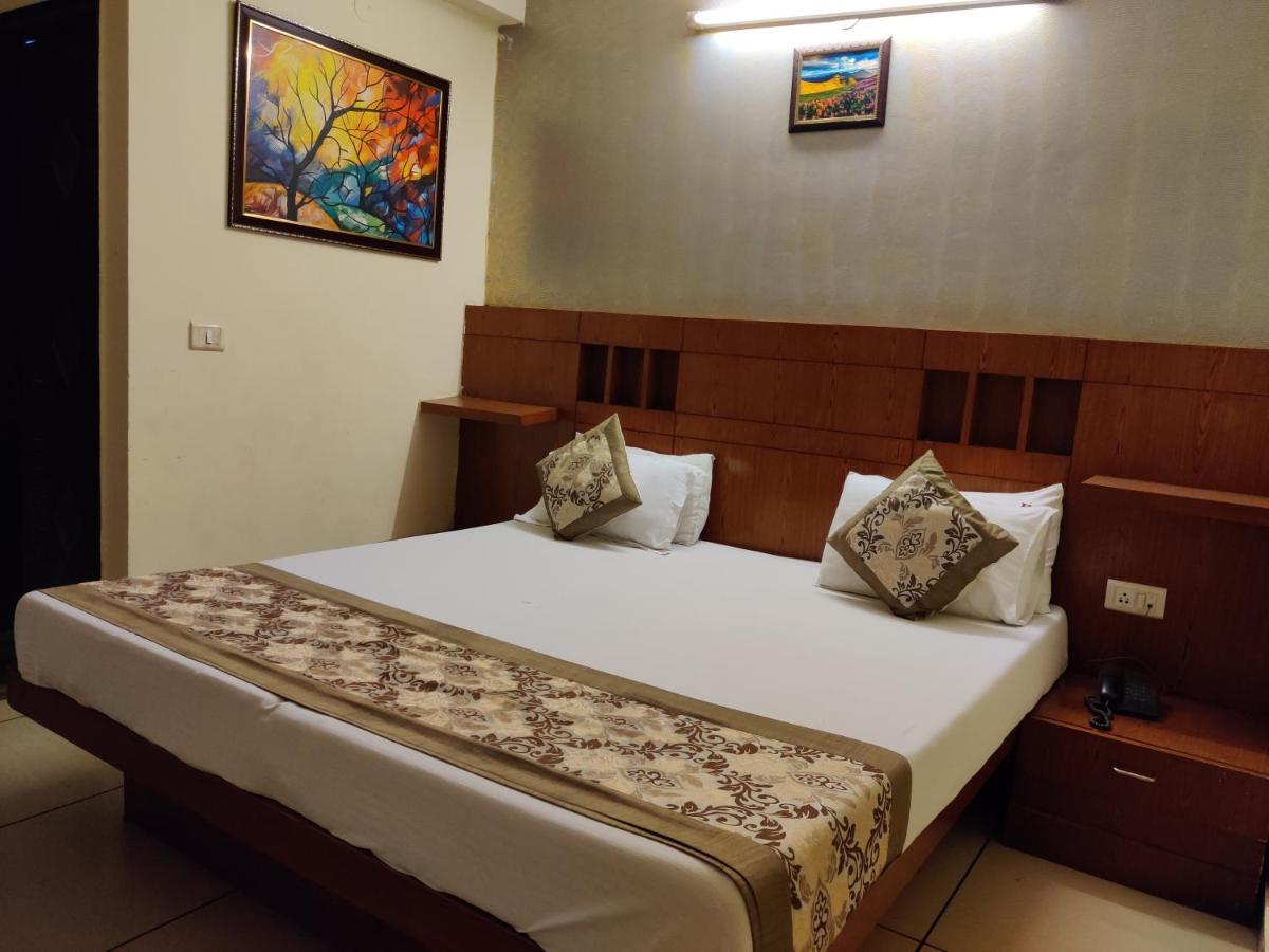 Hotel Sun Village Near New Delhi Railway Station ภายนอก รูปภาพ